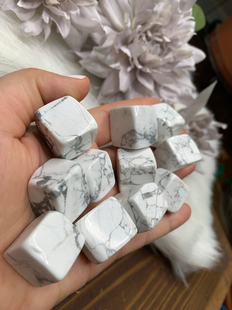 Howlite cube