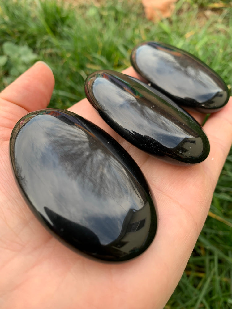 Obsidian palmstone