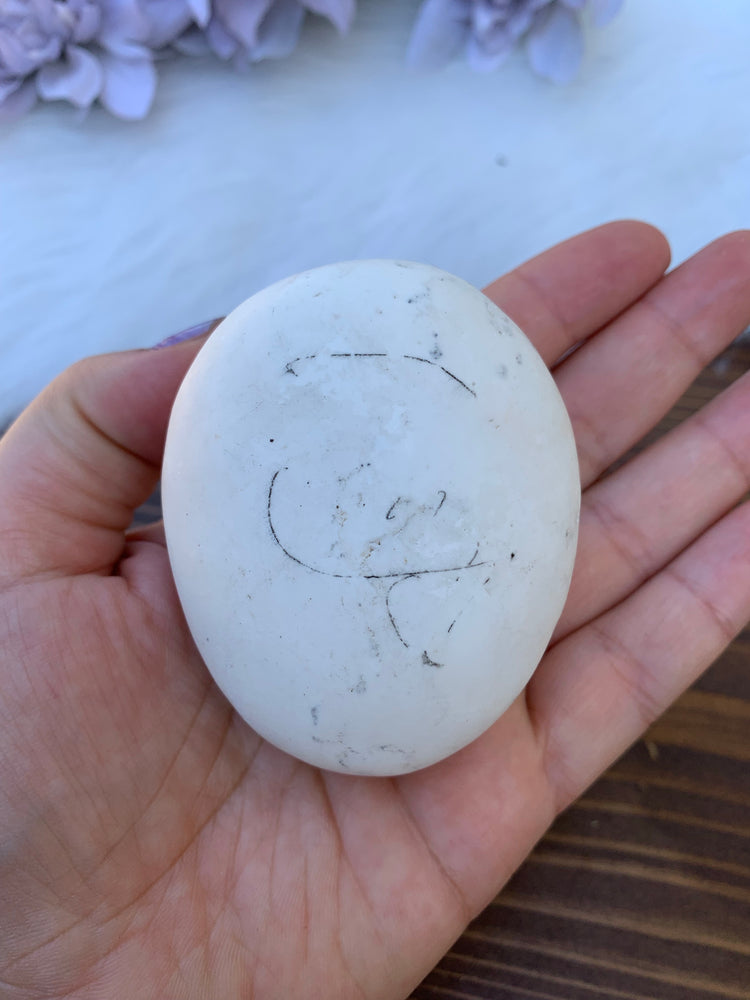 Howlite raw palmstone #1