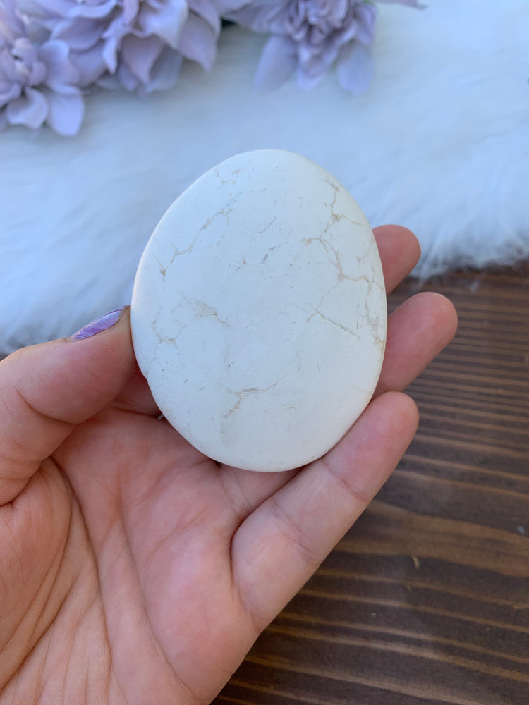 Howlite palmstone raw #6