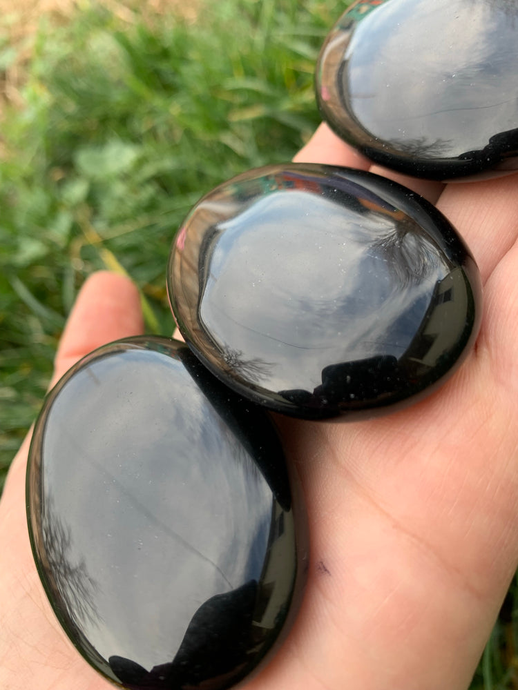 Obsidian palmstone