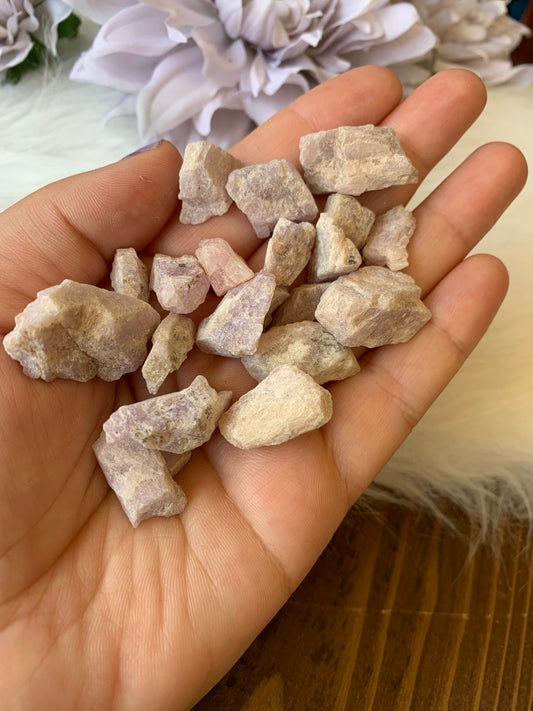 Kunzite raw chips